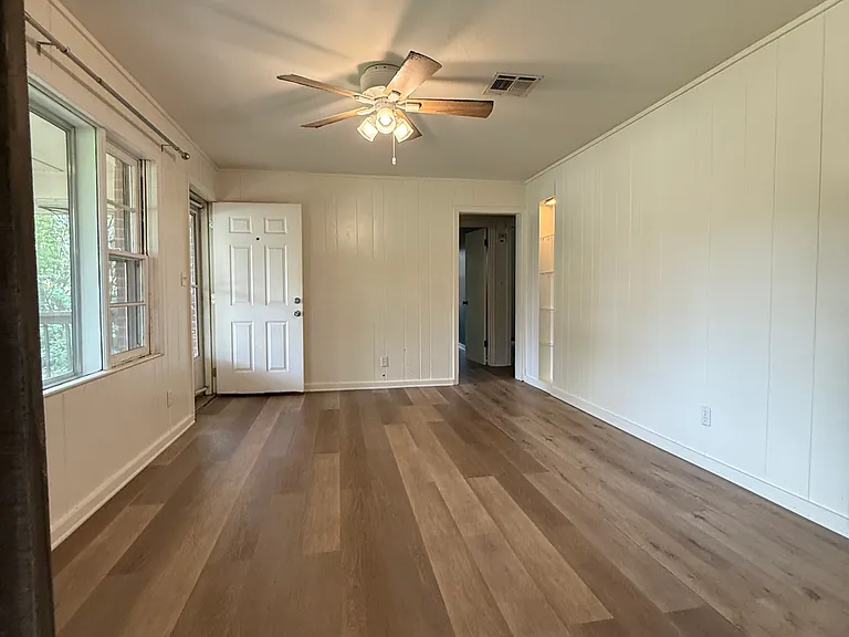 1418 Casady Ln — Photo 3
