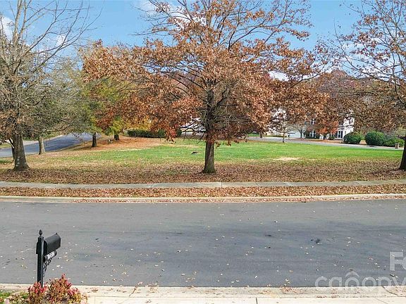 5th image of 1002 Lavenham Pl