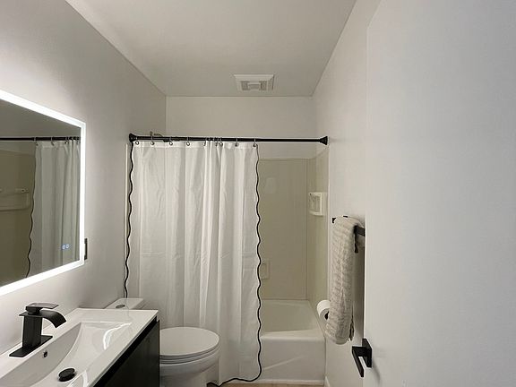 5th image of 237 Dunlop Ave
