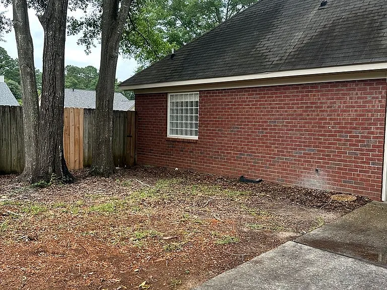201 Belton Dr — Photo 5