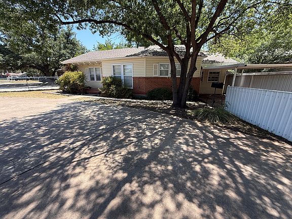 2nd image of 2805 27th St