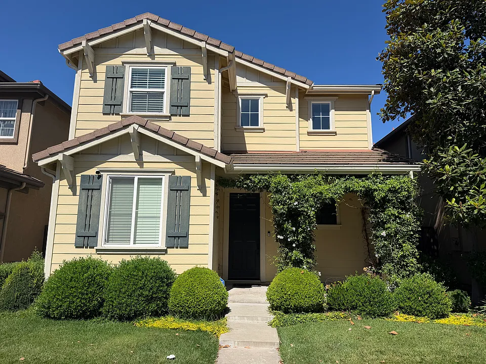 10939 Honeysuckle Way