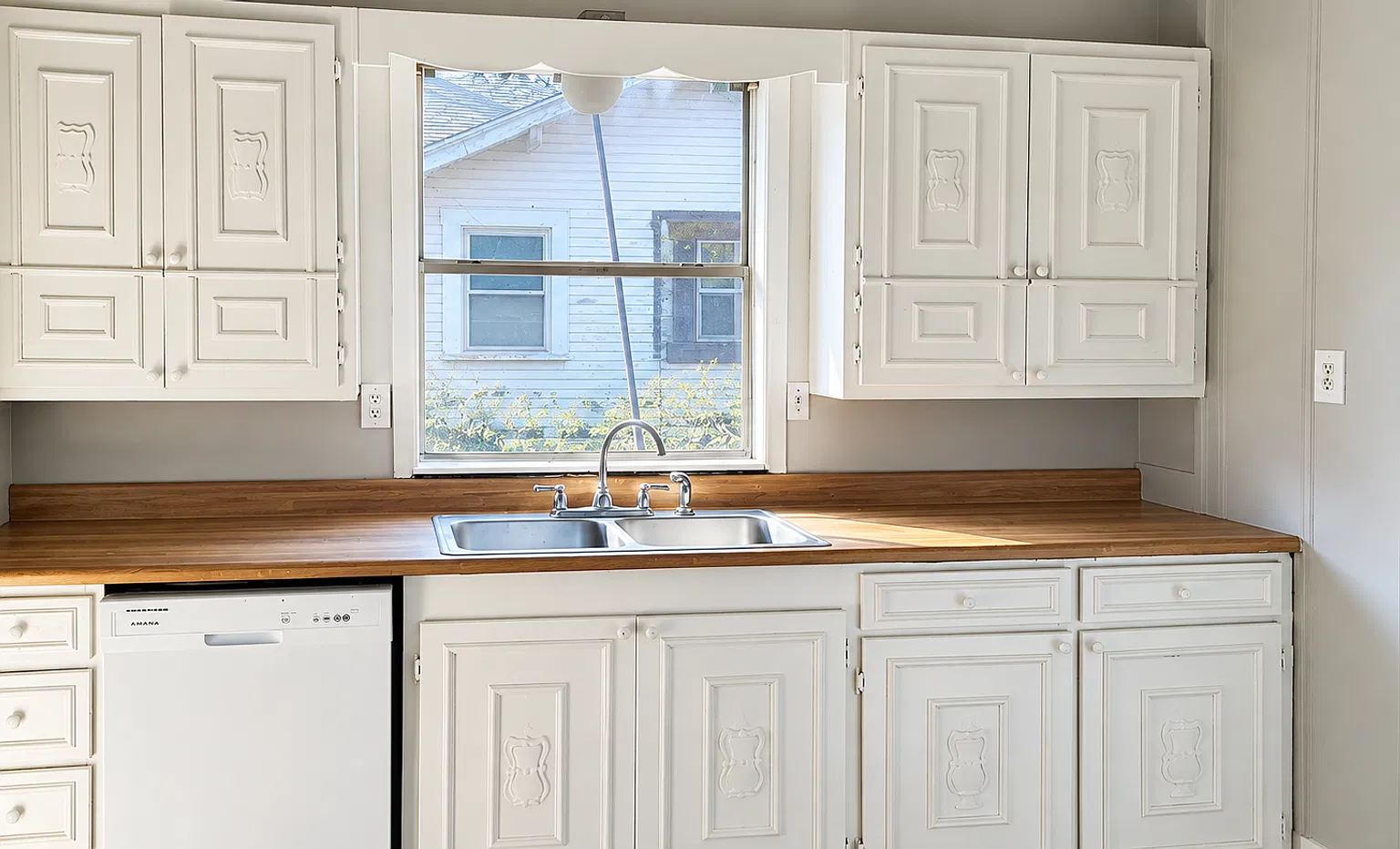 Charming 3-Bedroom Home with Classic Character in Corsicana — Photo 4