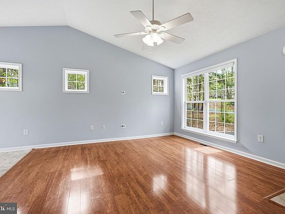 5th image of 644 Wright Dr