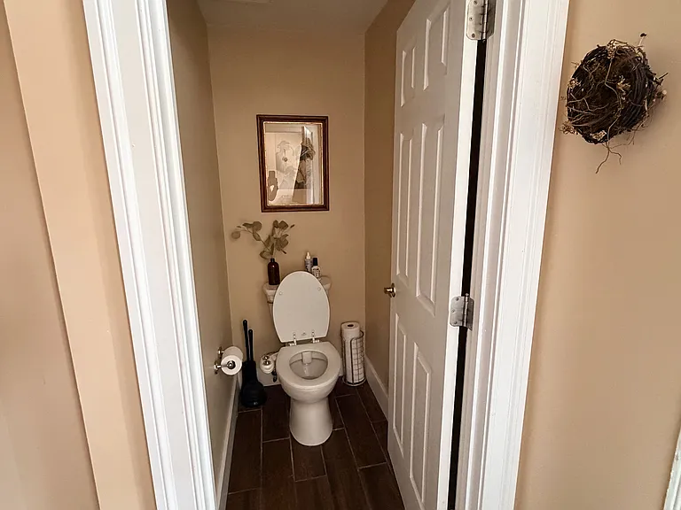 111 E Church St #E — Photo 37