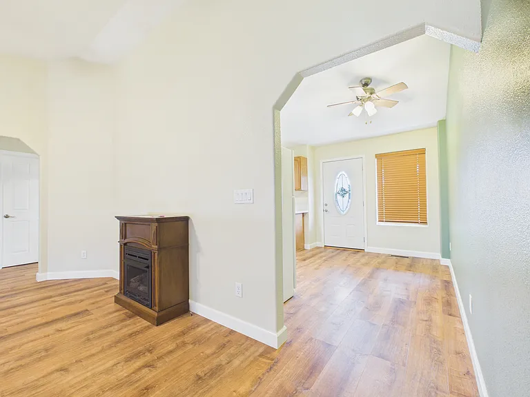 245 Johnson St — Photo 3