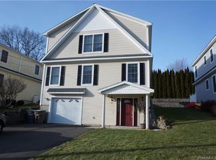 10 S Edgewood Rd, Niantic, CT 06357