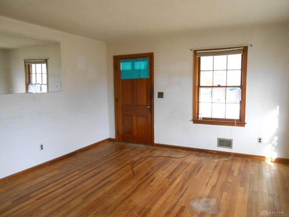 4th image of 430 W Main St