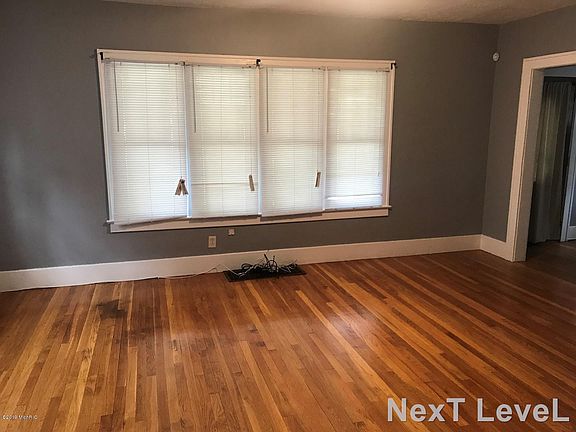 4th image of 1721 Nelson Ave SE