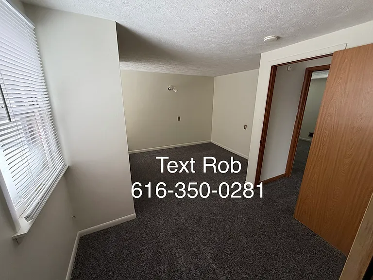 850 Houseman Ave NE #B — Photo 10
