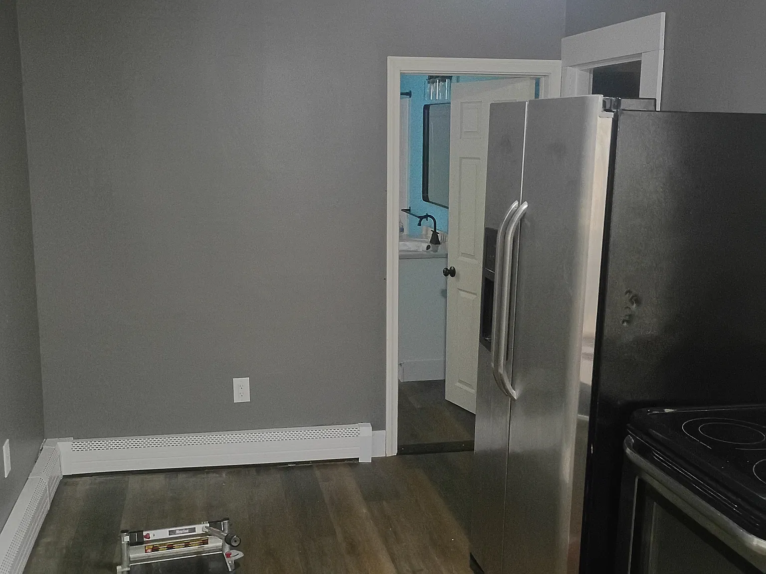 3 bed, 704 sqft, $1,950 — Photo 4