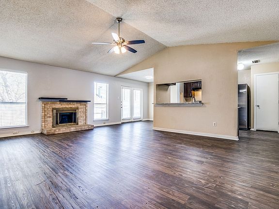 4th image of 1407 Legget St