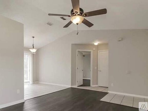 3rd image of 617 Brooke Ct