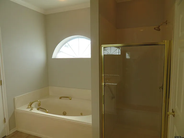 2908 Plymouth Cir — Photo 9