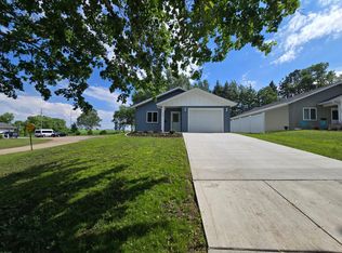 528 E Saint Charles Ave, Fergus Falls, MN 56537
