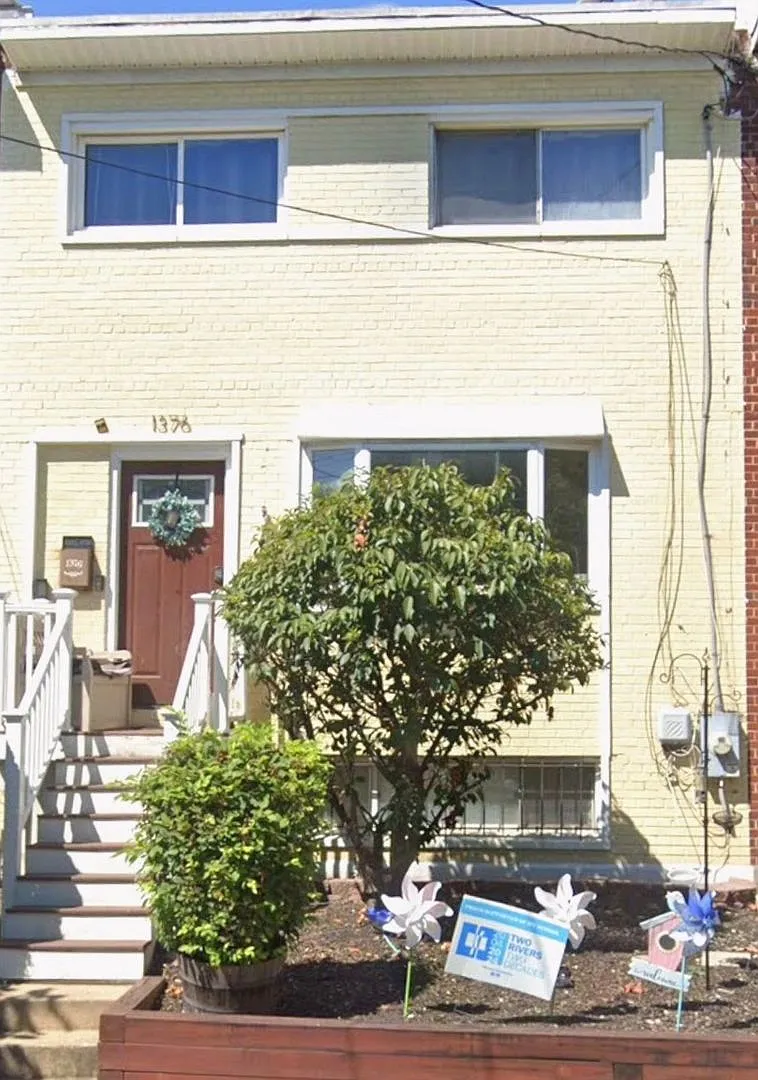 Pet and Family Friendly 3BR House with Parking and Fenced Backyard in Washington, DC — Photo 1