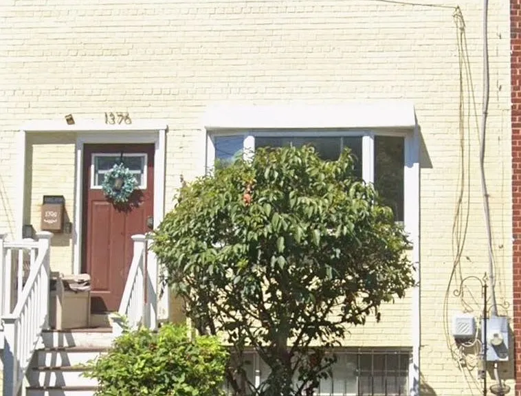 1376 W St NE — Photo 1