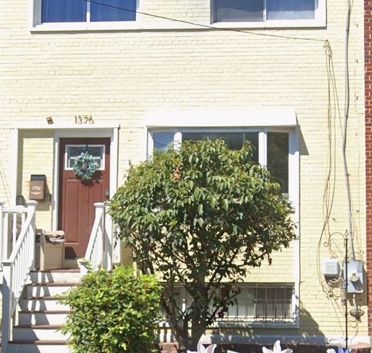 1st image of 1376 W St NE