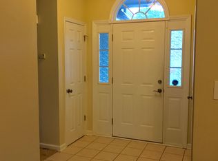 401 Silver Oaks Dr, Fayetteville, NC 28311