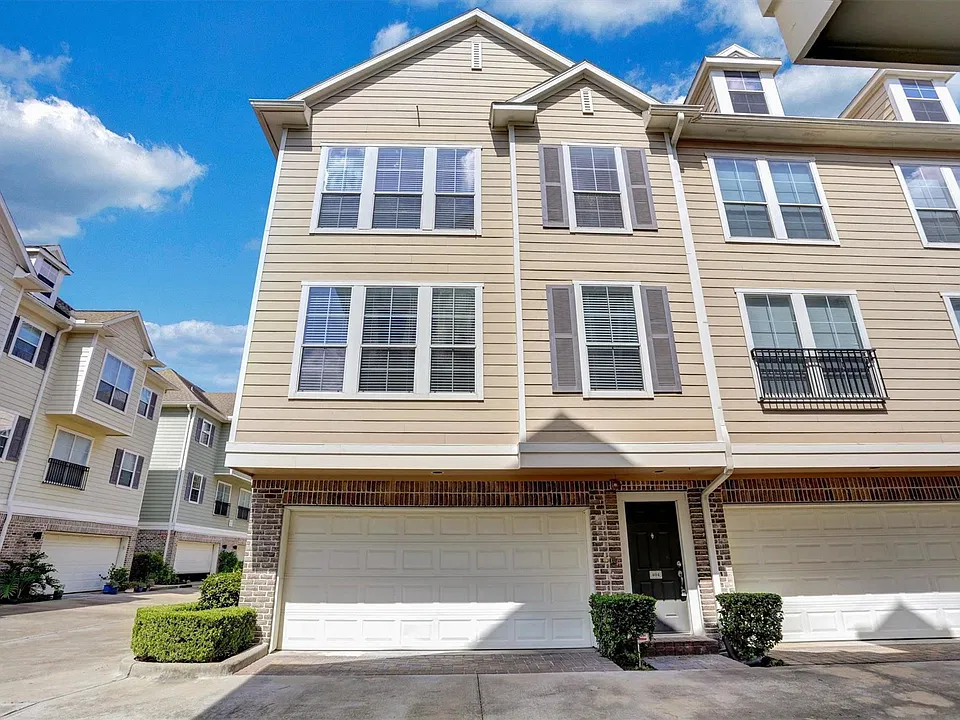 3001 Murworth Dr #404