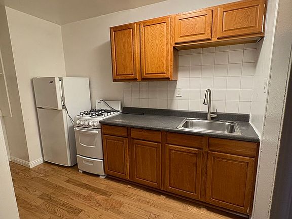 2nd image of 645 S Burnside Ave APT 6