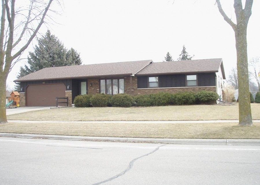 2nd image of 1925 Terry Ln