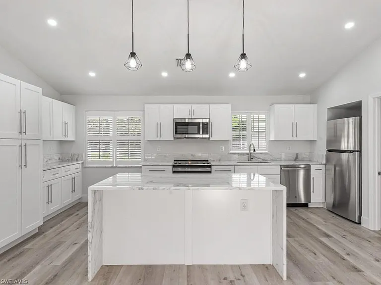 1131 Crayton Rd — Photo 11