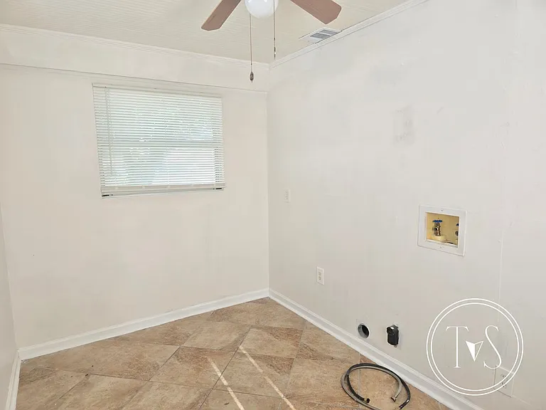 304 Turnberry St — Photo 6