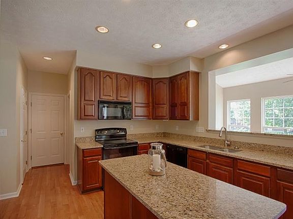 3rd image of 5275 Bentwood Dr
