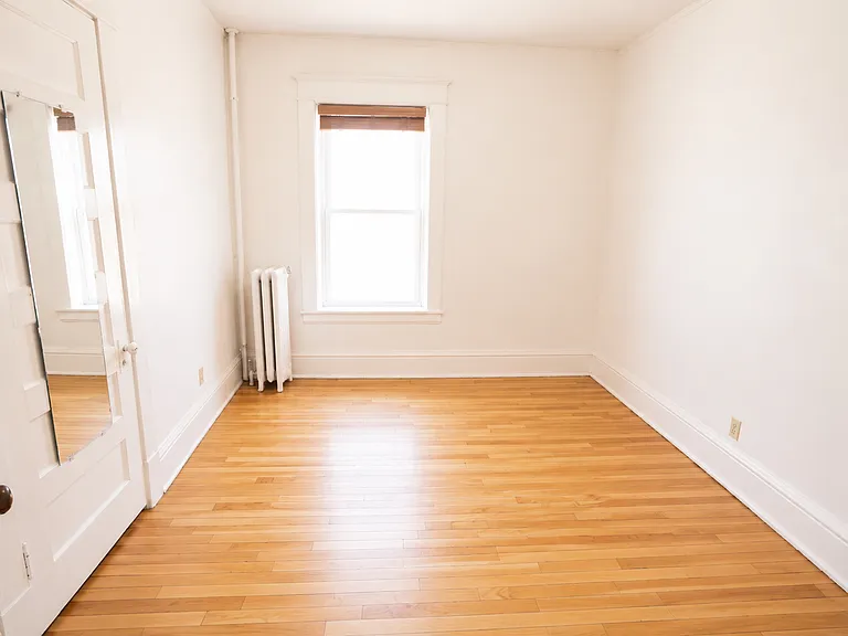 Oxford Street Apartments — Photo 10