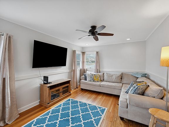 3rd image of 24 Fanning Ave