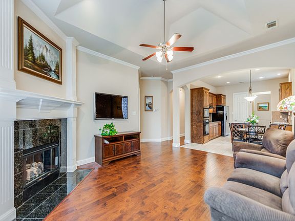 5th image of 2105 Canyon Creek Dr