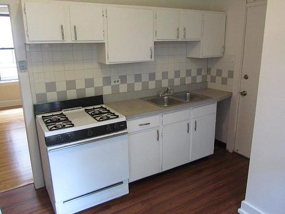 2nd image of 1022 E Hyde Park Blvd APT 3N