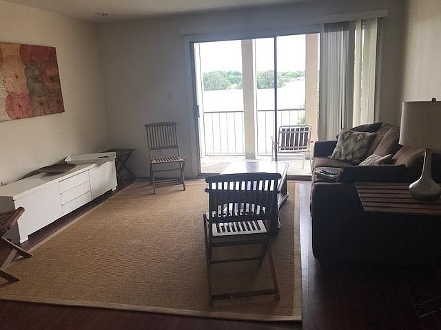 LIVING ROOM - nO FURNITURE OR RUG -- ROOM EMPTY NOW