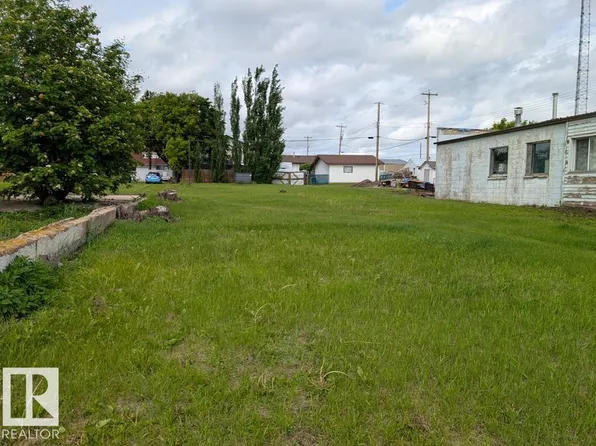 5016 49th Ave, Holden, AB T0B 2C0