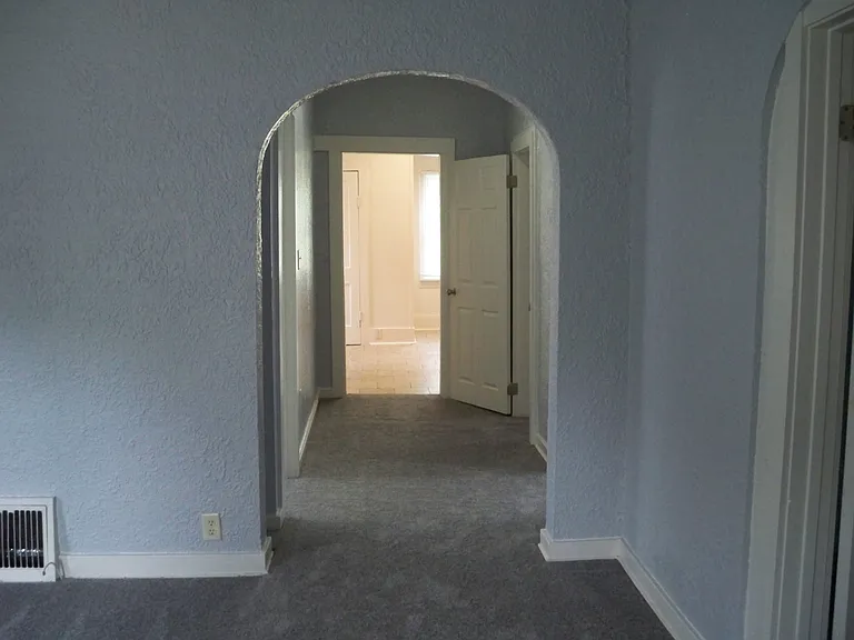 1120 S Pasfield St — Photo 14