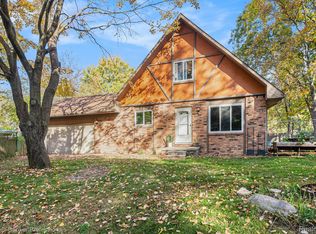 2495 Moore Pl, Howell, MI 48843