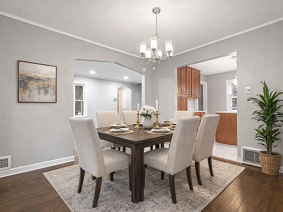 3rd image of 10231 S Rhodes Ave