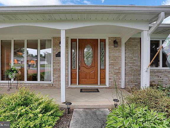 5th image of 19214 Woodhaven Dr