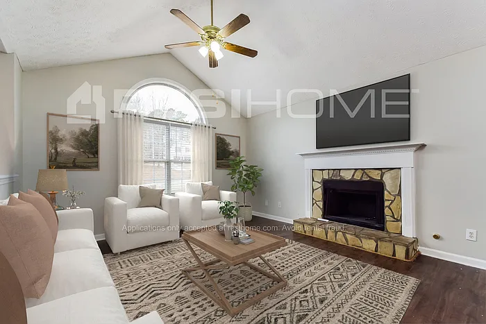 215 N Willow Ct — Photo 4