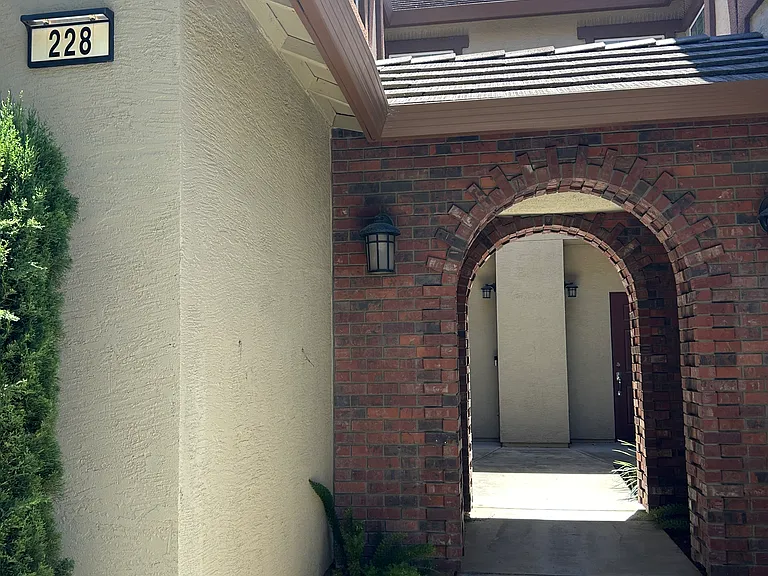 228 W Lucita Way — Photo 25