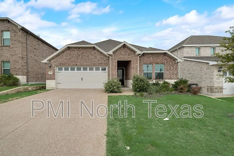4 bed, 3.0 bath, 2270 sqft, $2,475 — Photo 3