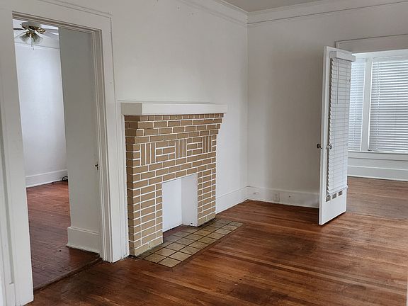 3rd image of 1006 E 40th St Unit B