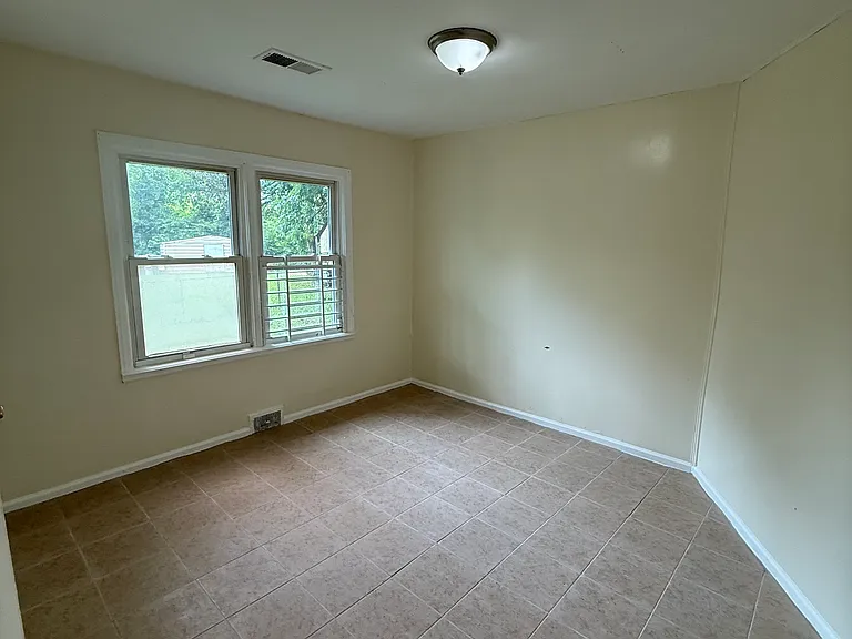 1838 Woodburn Dr — Photo 6