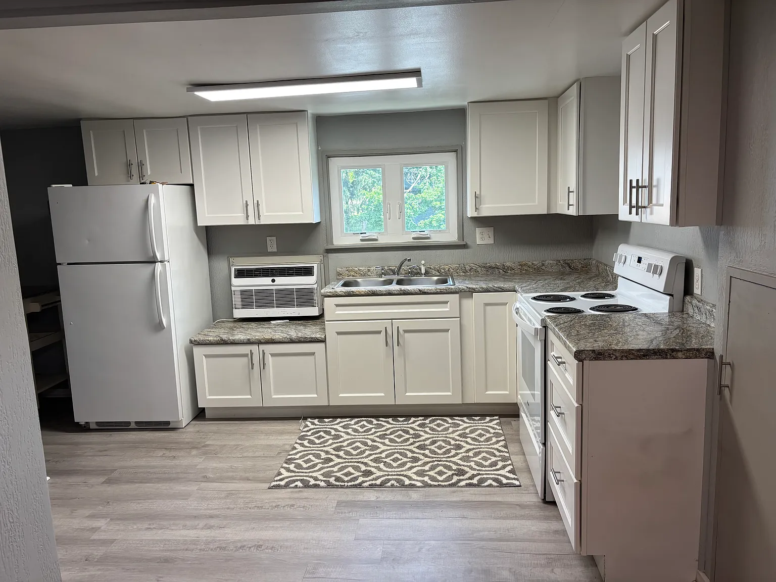 1 bed, $875 — Photo 1