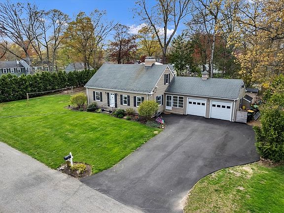 3rd image of 8 Hillside Rd