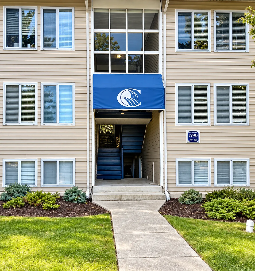 3 bed, 924 sqft, $1,450 — Photo 1