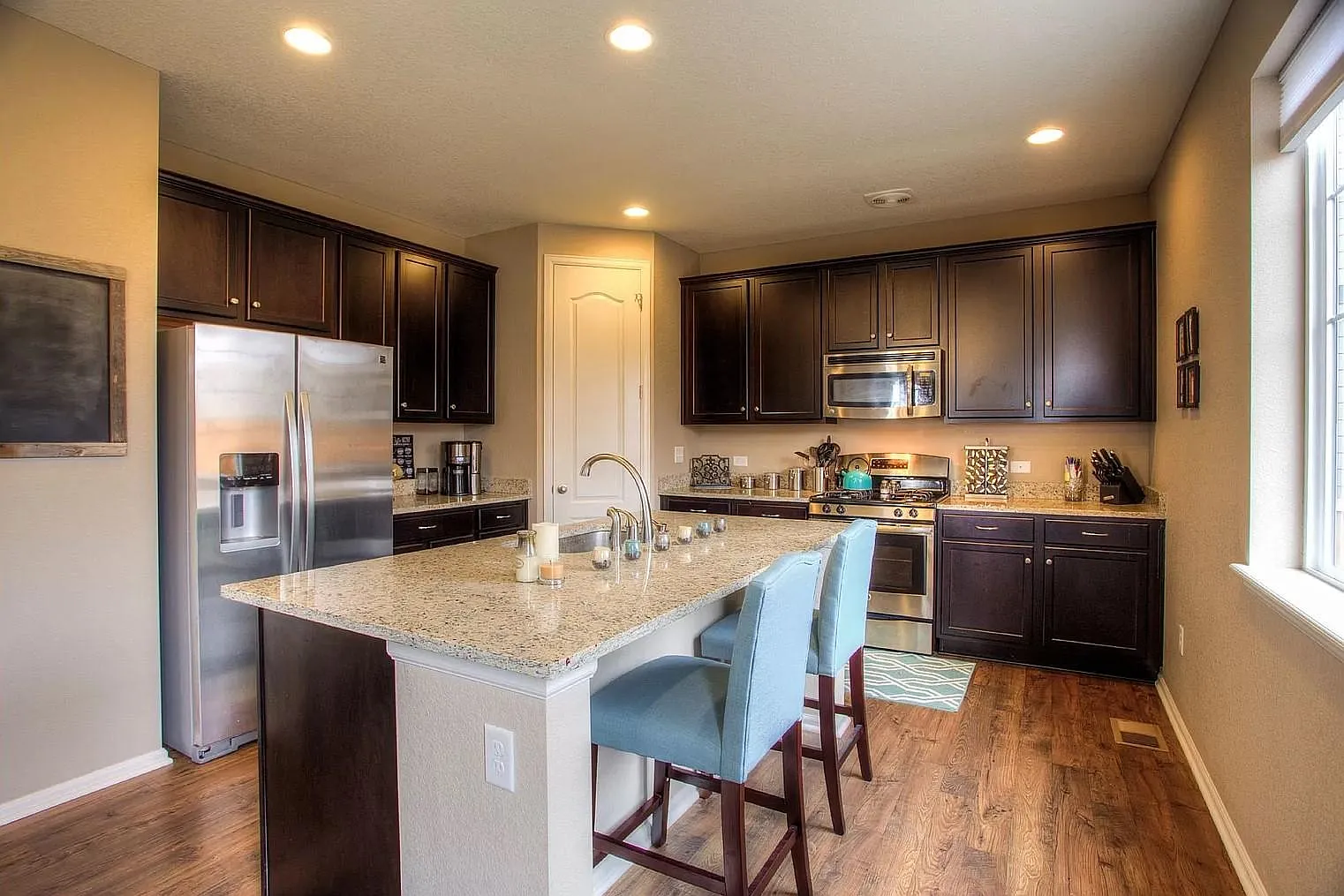 3 bed, 2.5 bath, 2276 sqft, $3,095 — Photo 4