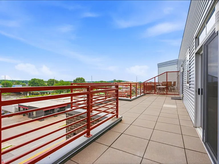 Riverview West — Photo 18