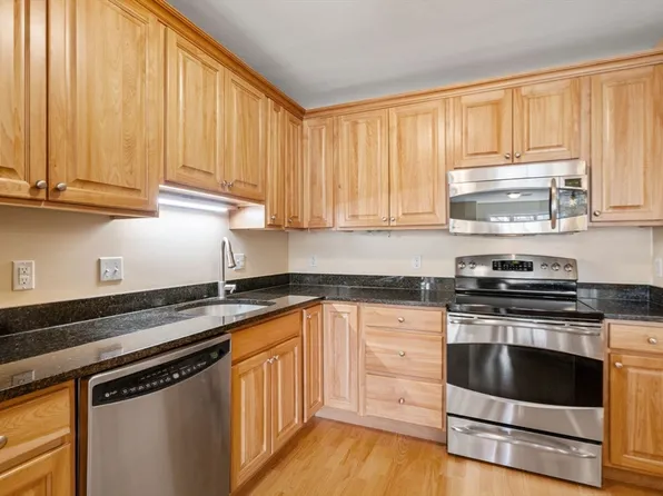 15 Summer St #308, Franklin, MA 02038